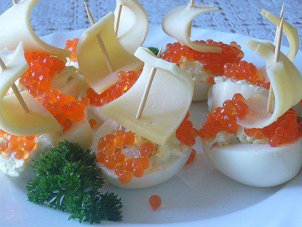 Украшения из яйца и овощей.